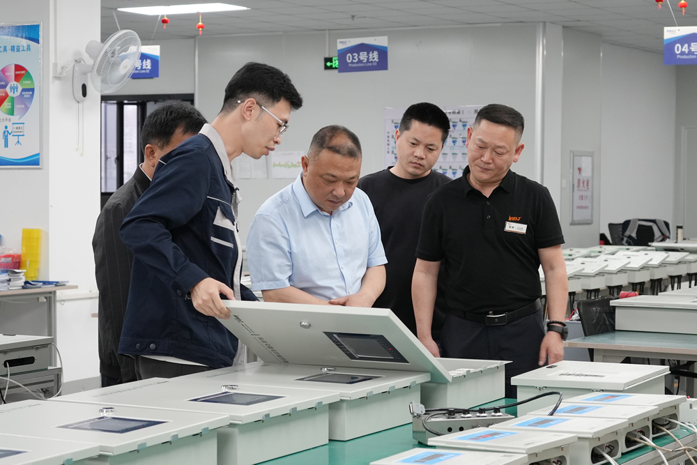 東至縣委常委、政法書記一行蒞臨我司參觀考察